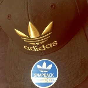 New! Adidas Snapback with tags✨